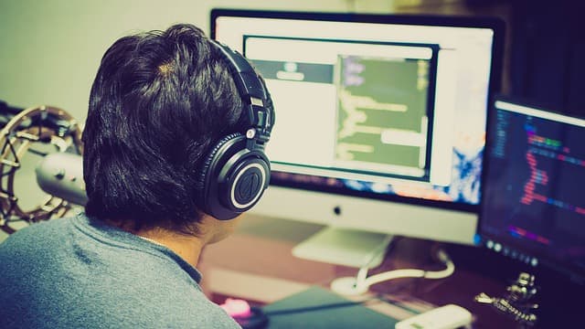 4 Ways to Keep Your Knowledge up to Date in the Fast Paced Tech Industry